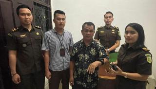 Primer, Kejari Inhu Sunting Gelang Detection Kit Terhadap Tahanan Kota